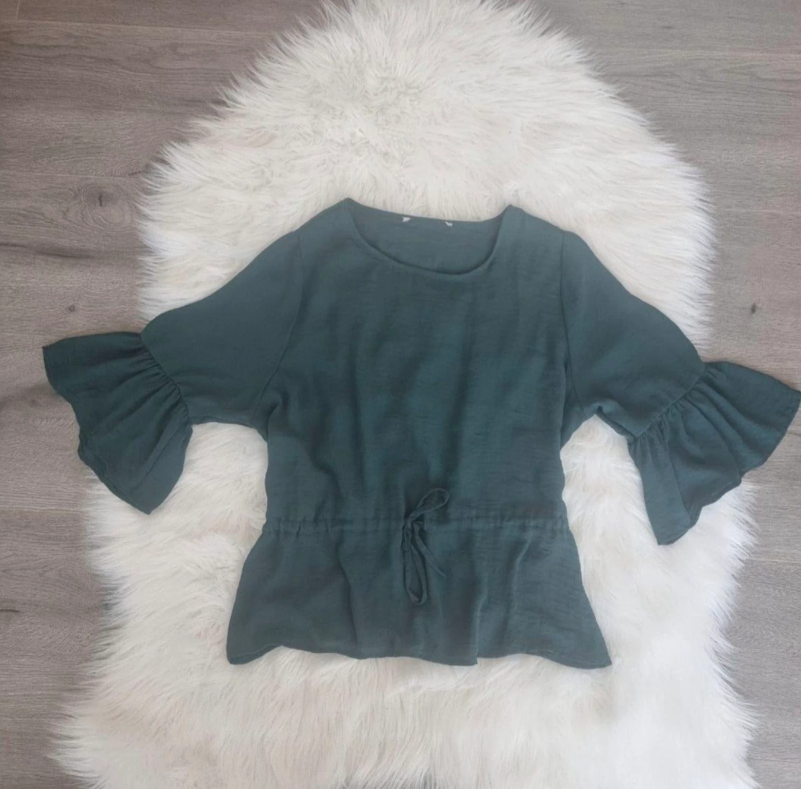 ONLY donkergroene blouse met klokmouwen en taillekoord / peplum top M